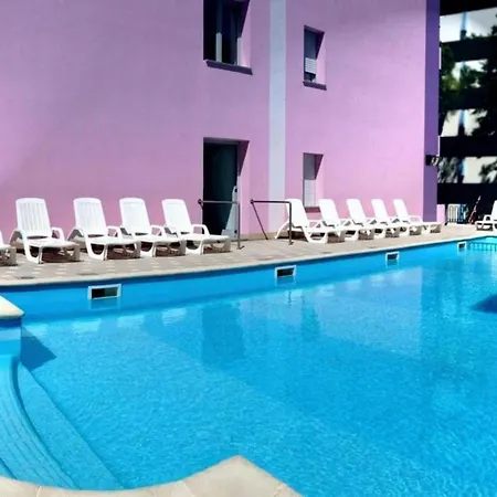 Relax By Our Pool-beahost Apartment